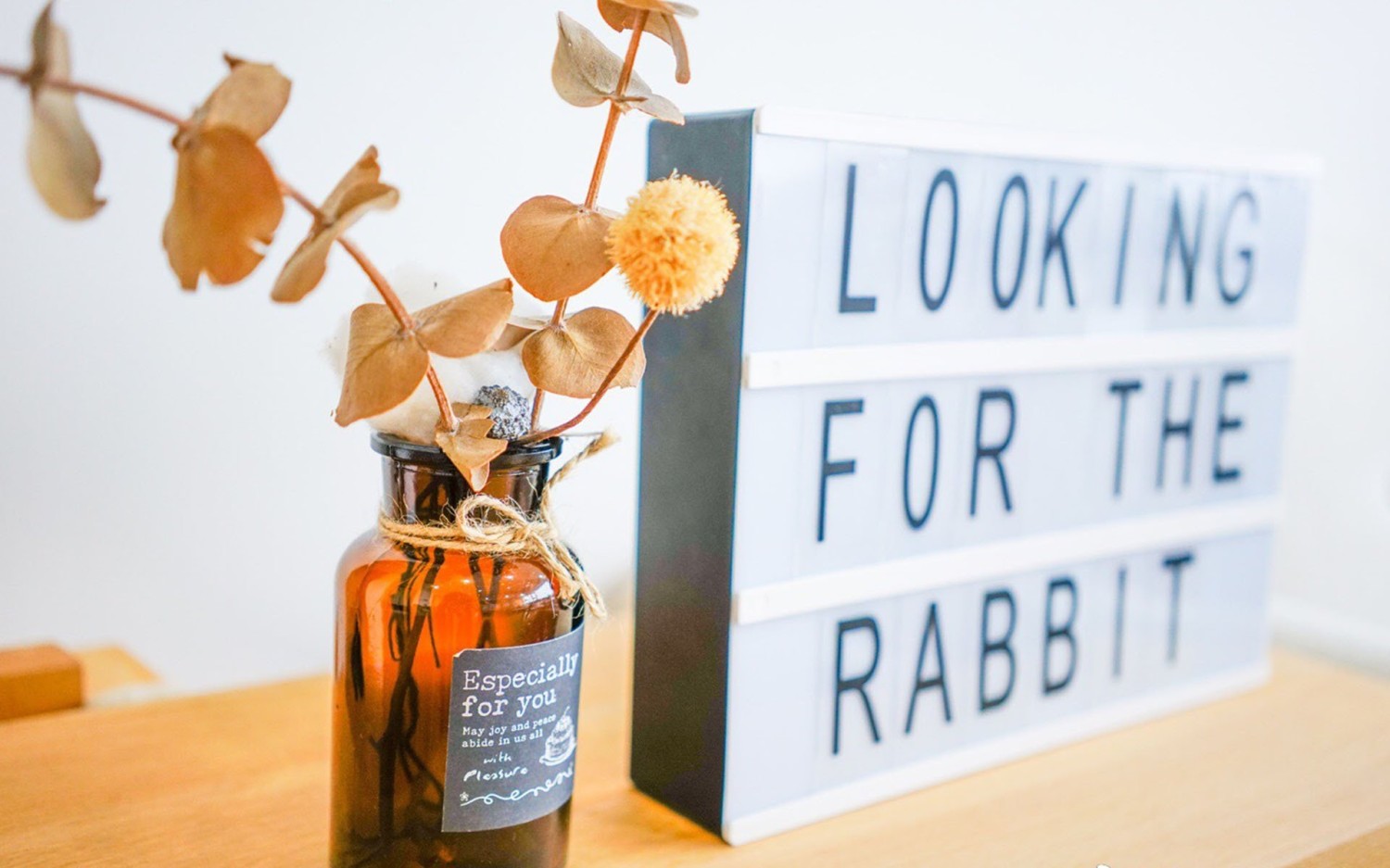 使用Ai写一个仿古书籍页阅读页面